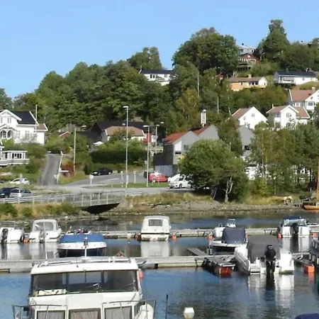 Daire Nyrestaurert Leilighet Naer Byen Og Badeplass Arendal