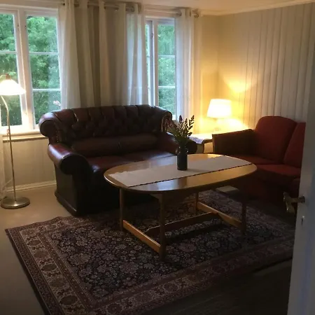 Apartment Nyrestaurert Leilighet Naer Byen Og Badeplass *